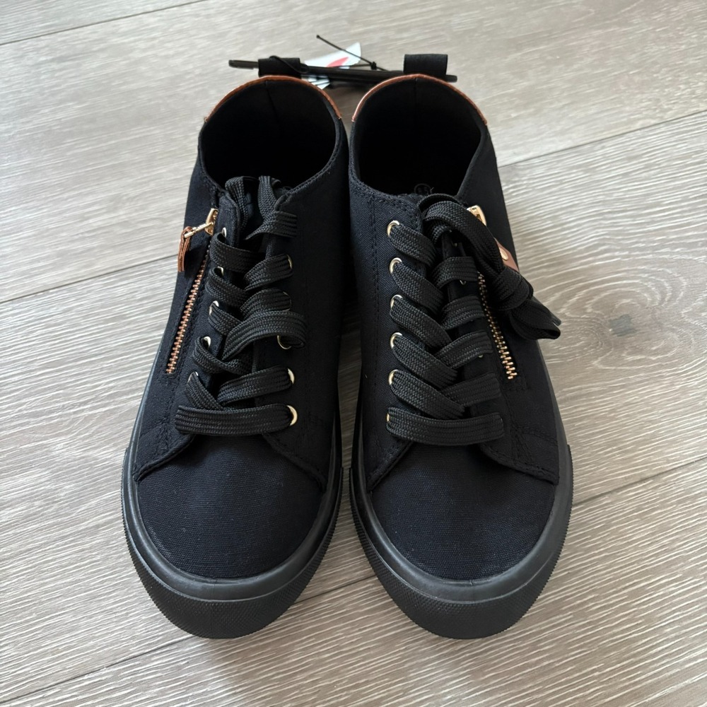 NWT Taxi Womens Black Canvas Zipper Low Top Lace Up Sneaker Shoes Size 8.5 - Picture 1 of 14